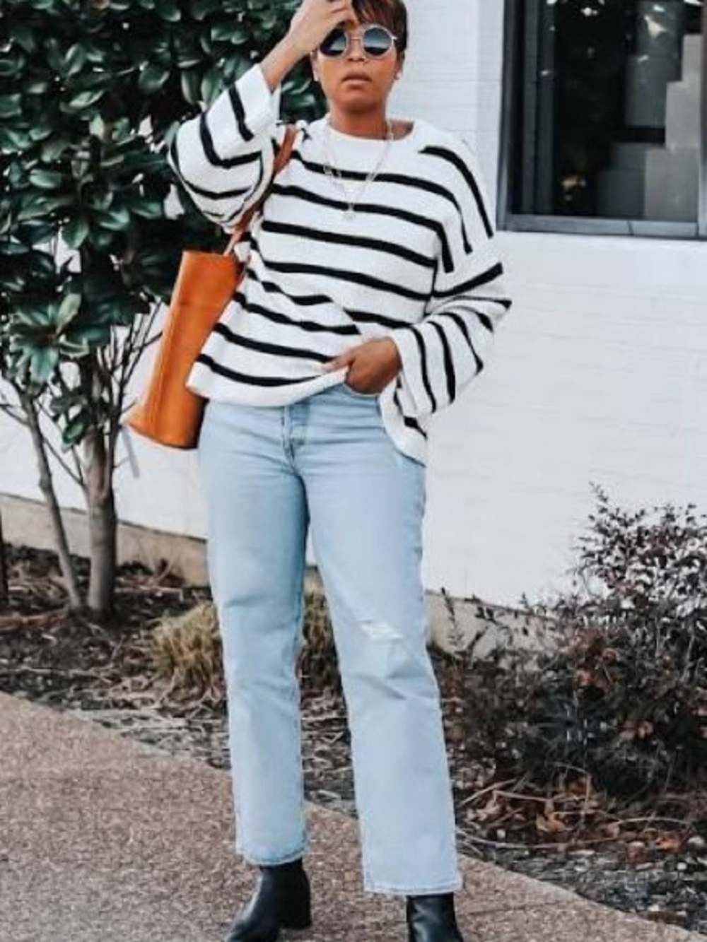 Levi's Light Blue High-Rise Straight Jeans with Knee Rip